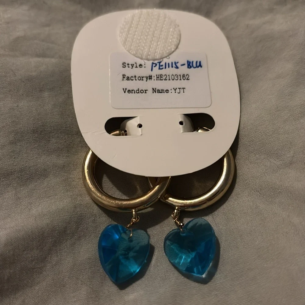 🔴NWT Gold Hoop Drop Earrings With Cute Blue Hearts